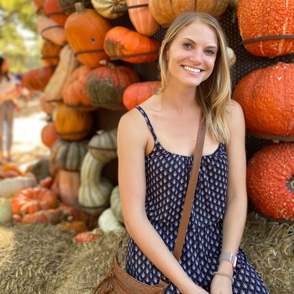 Meet your Posher, Valerie - Picture 1 of 2